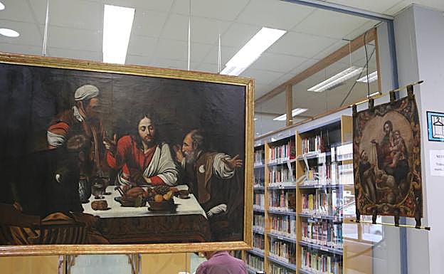 Galería. La presentación de las dos obras restauradas por las alumnas de la Escuela de Arte de León.