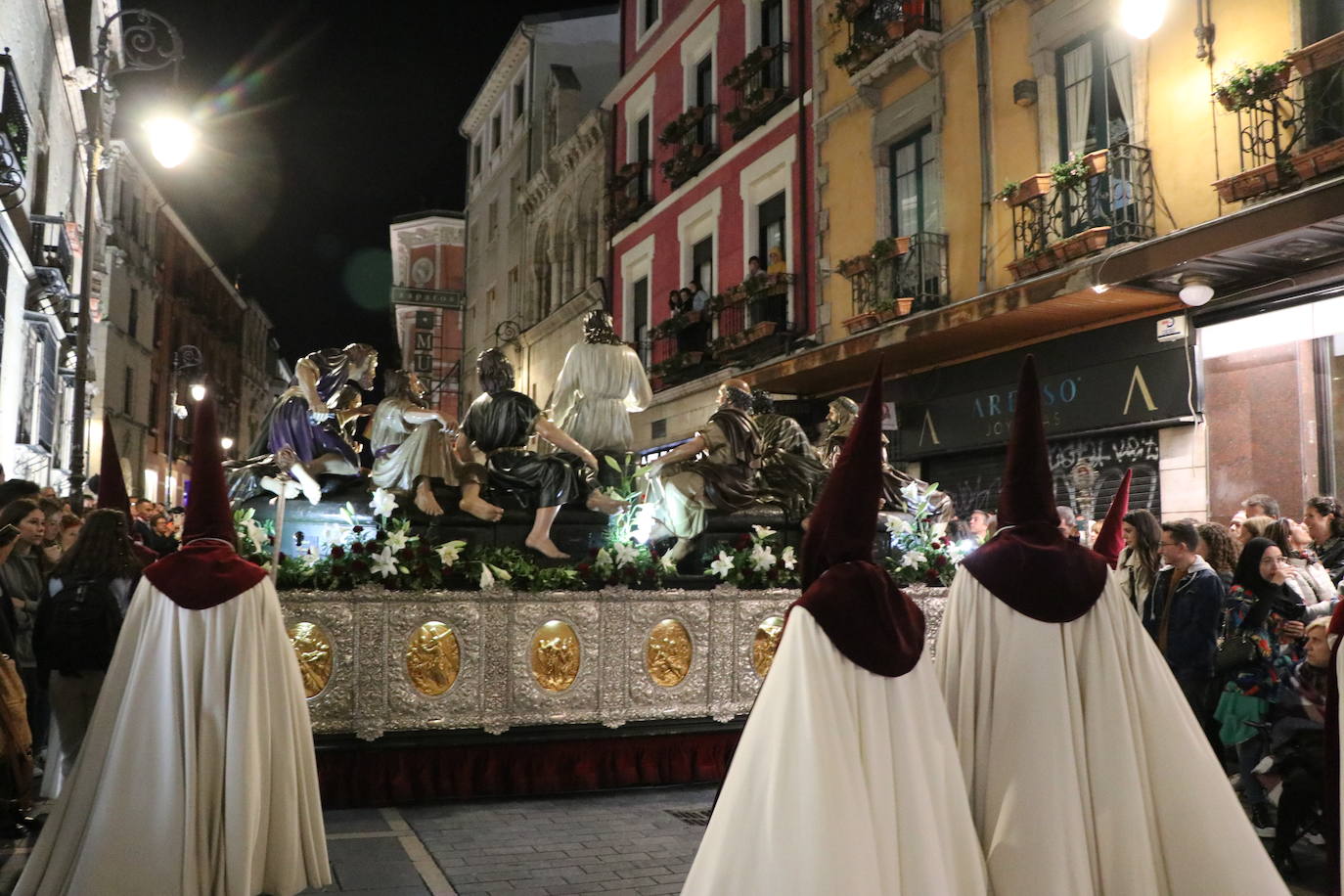 El 33 Encuentro Nacional de Cofradías celebra la magna procesión' 'Passio Legionensis' como acto central de su programación.