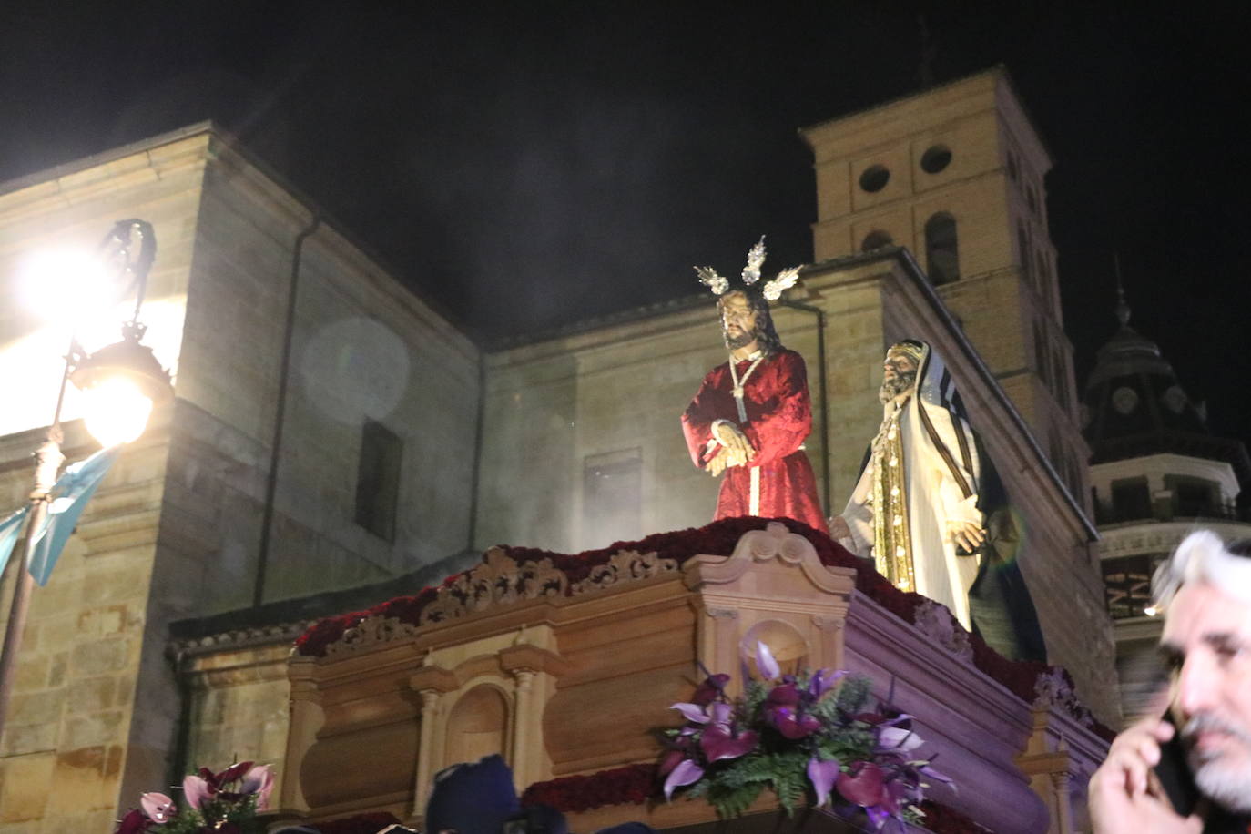 El 33 Encuentro Nacional de Cofradías celebra la magna procesión' 'Passio Legionensis' como acto central de su programación.