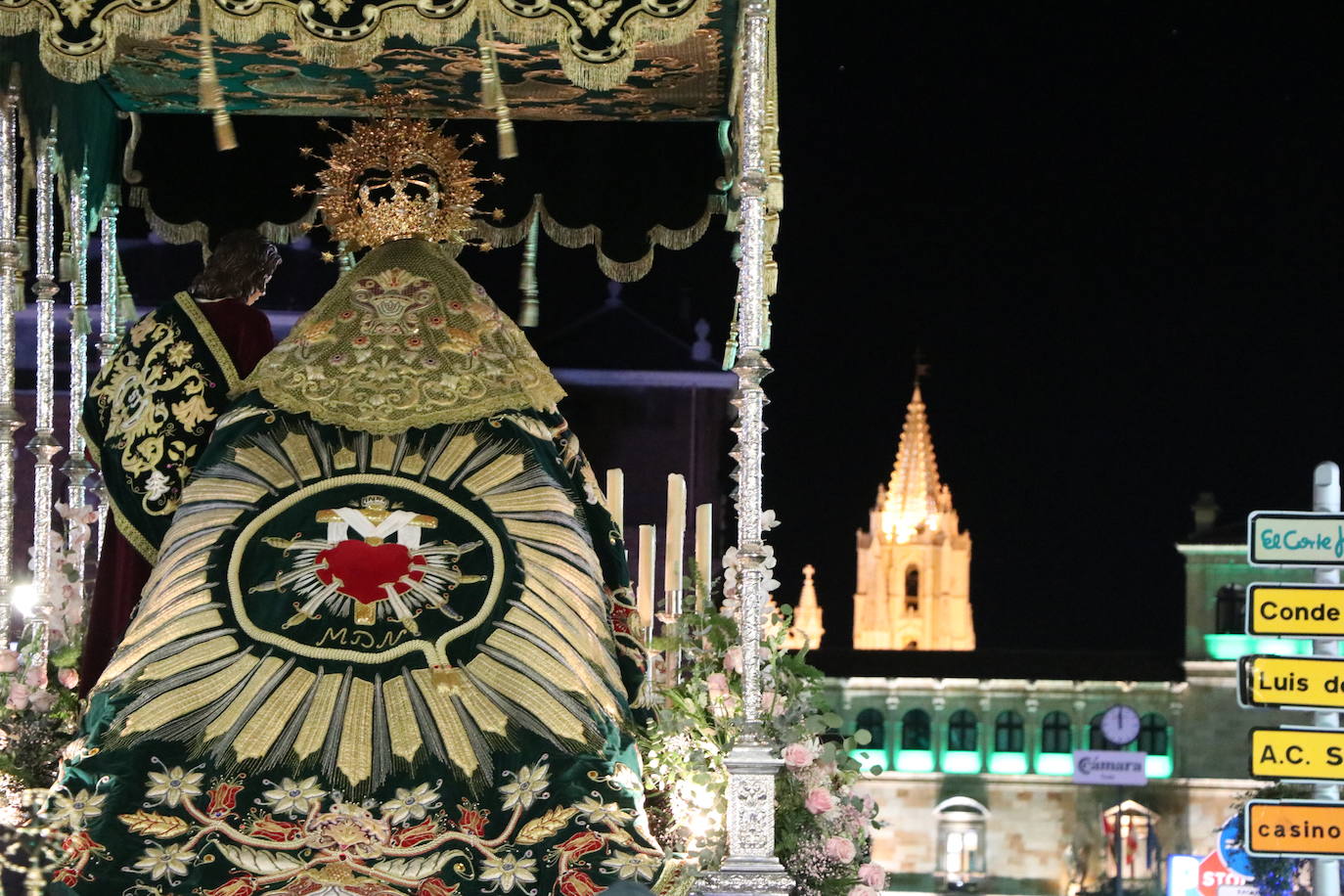 El 33 Encuentro Nacional de Cofradías celebra la magna procesión' 'Passio Legionensis' como acto central de su programación.