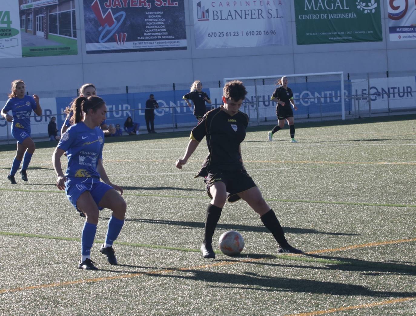 El conjunto leonés vence con enorme autoridad por 8-0 al Romanón en el segundo partido como local de la temporada
