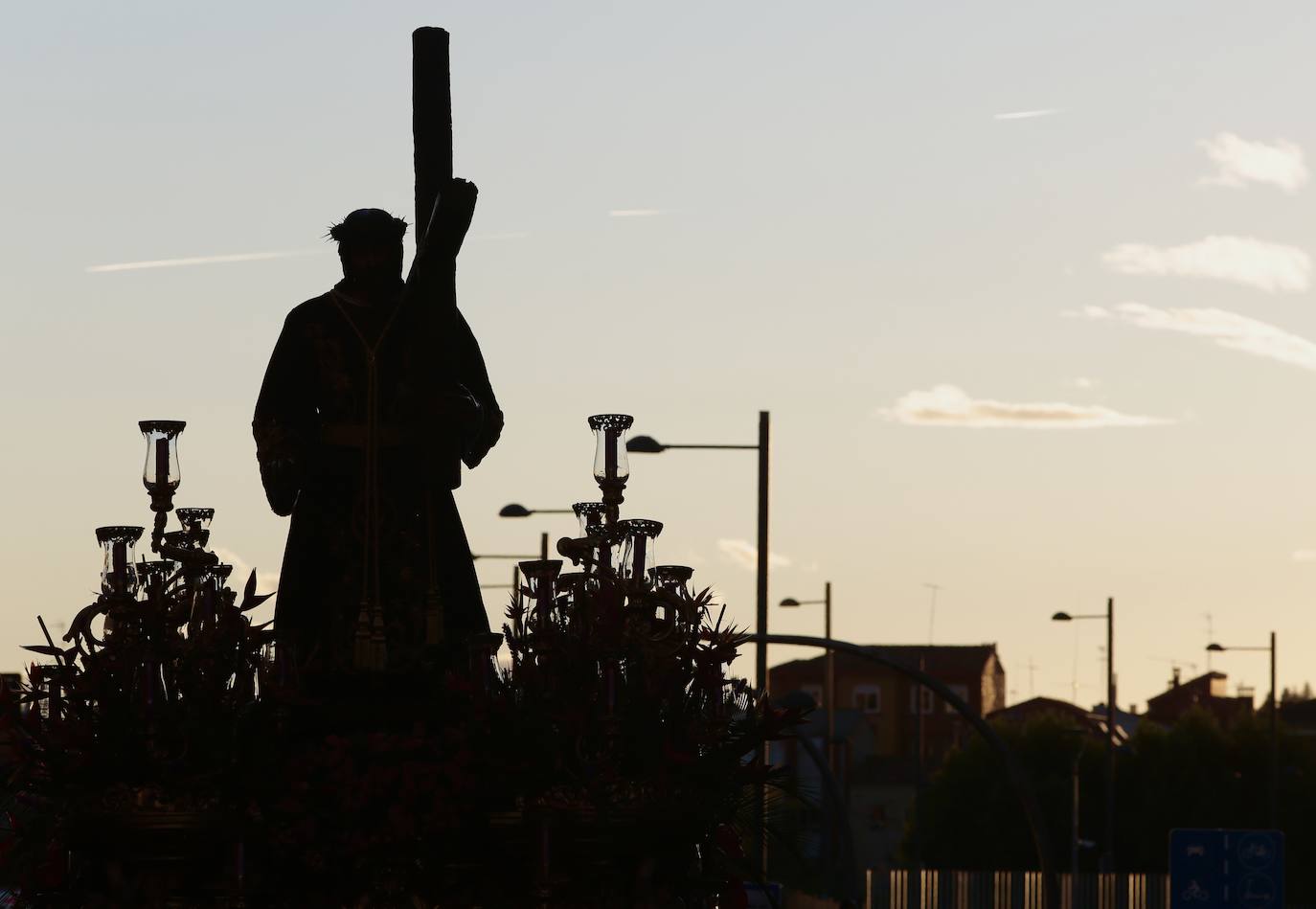 El 33 Encuentro Nacional de Cofradías celebra la magna procesión' 'Passio Legionensis' como acto central de su programación.