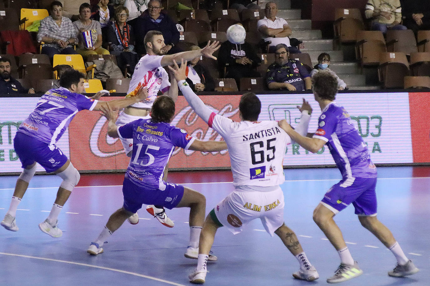 El conjunto marista juega su segundo partido como local ante el Cisne en la cuarta jornada de la Liga Sacyr Asobal