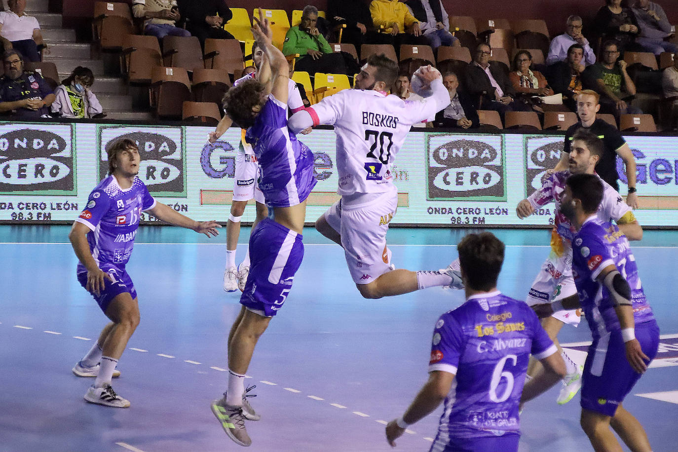 El conjunto marista juega su segundo partido como local ante el Cisne en la cuarta jornada de la Liga Sacyr Asobal