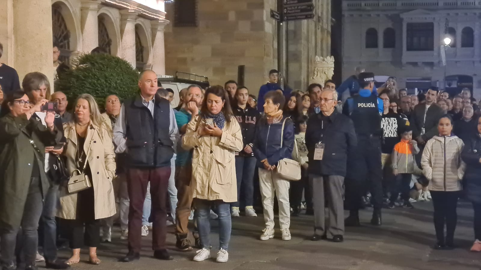 El coronel Julio Andrés Gutiérrez, jefe de la Comandancia de la Guardia Civil en León, durante la alocución