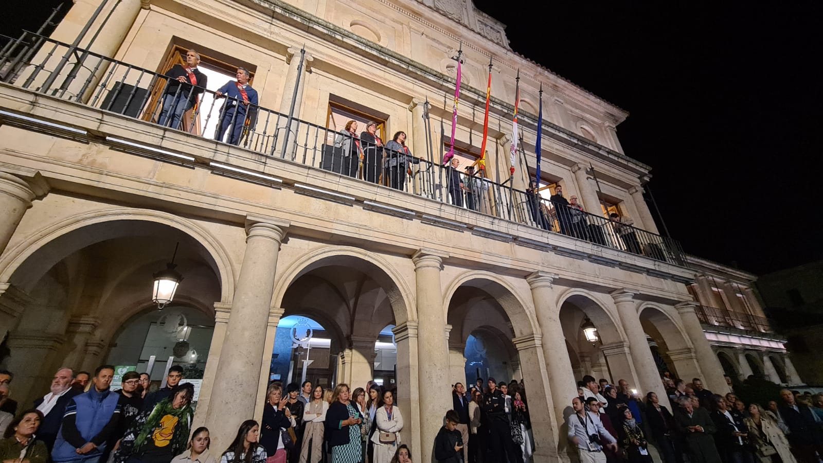 El coronel Julio Andrés Gutiérrez, jefe de la Comandancia de la Guardia Civil en León, durante la alocución