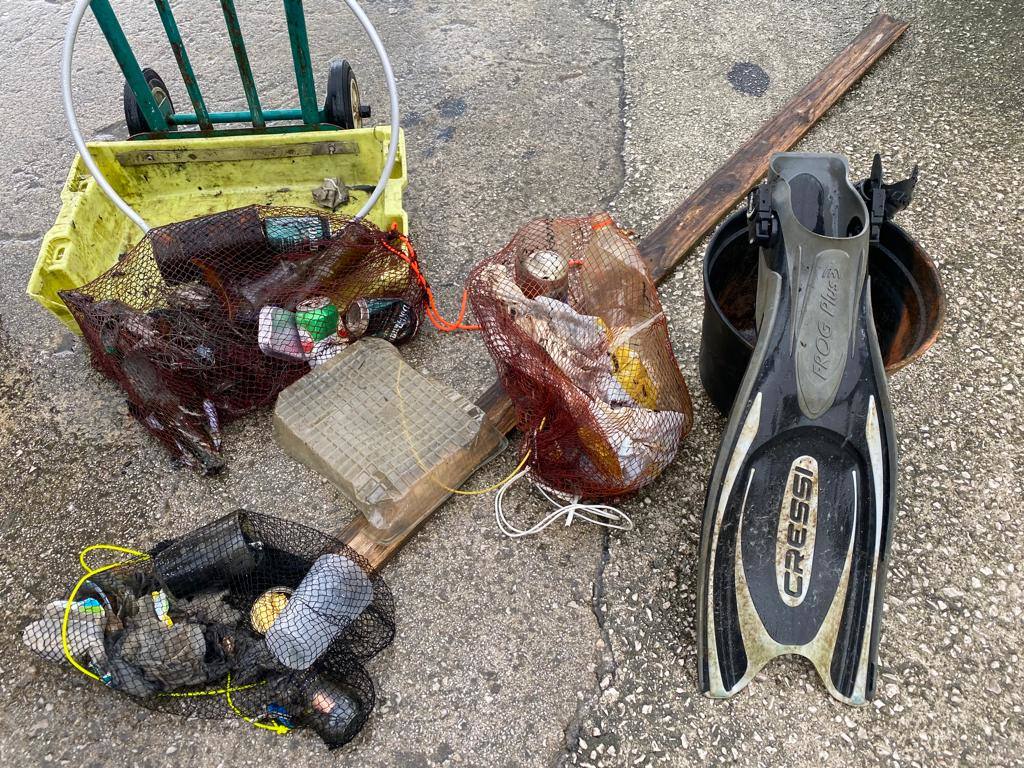 Fotos: Desde León, ayuda para limpiar el fondo marino