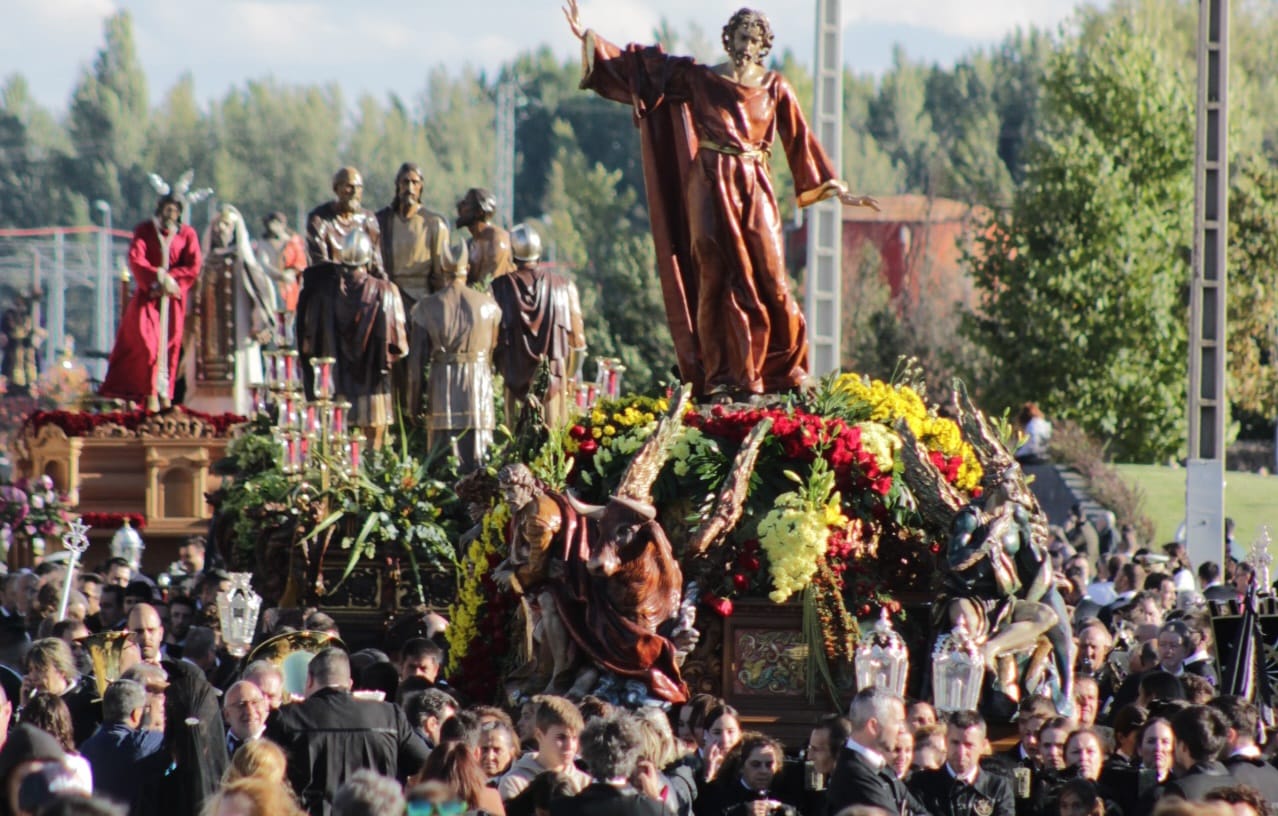 Fotos: Salida de la procesión magna de León