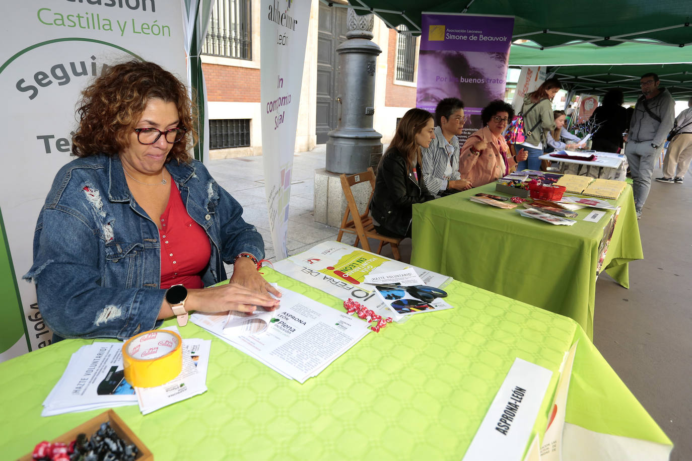 Celebración de la décima edición de la Feria del Voluntariado de León en Ordoño II.