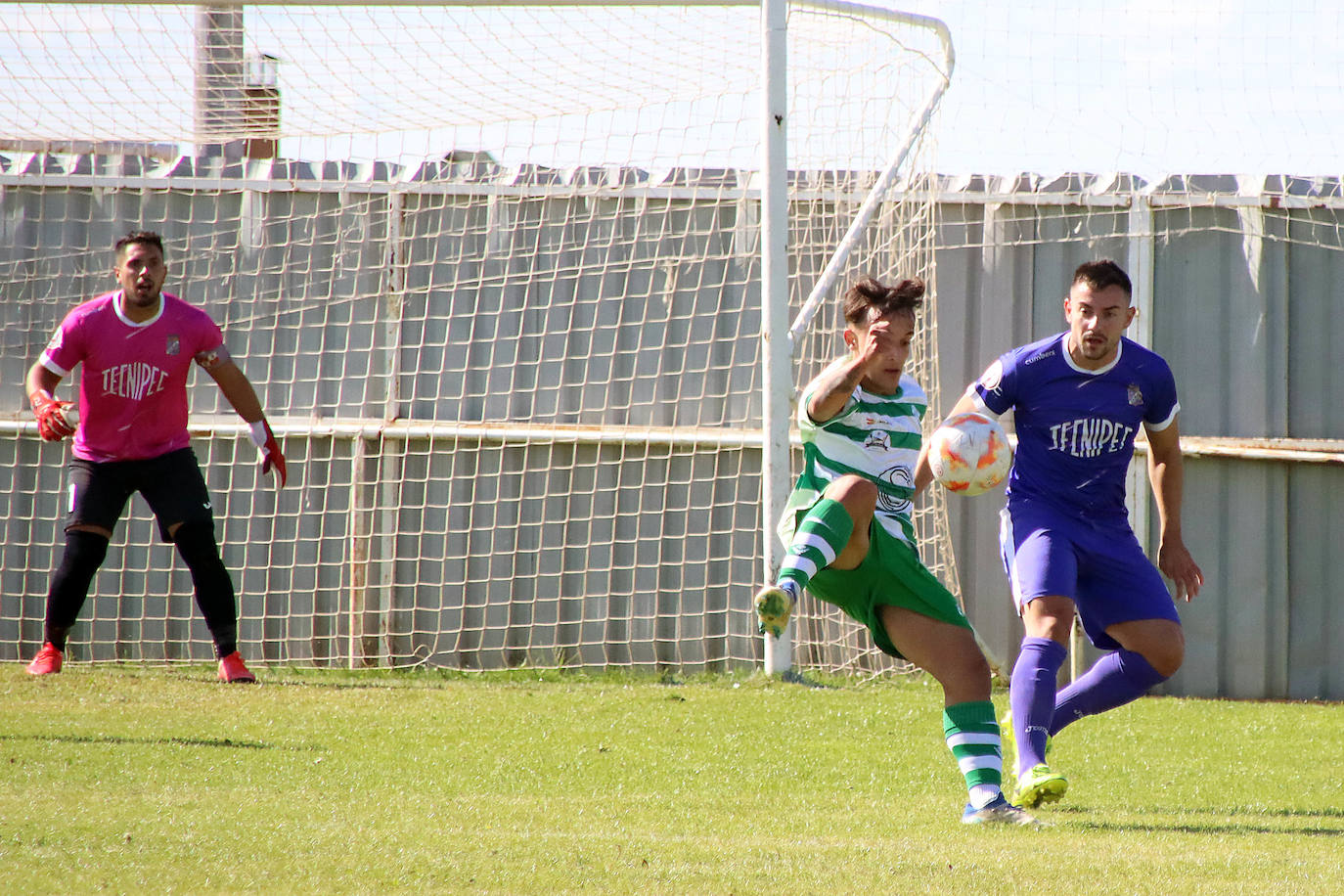 El conjunto leonés recibe en Los Dominicos al cuadro palentino en la tercera jornada de la temporada.