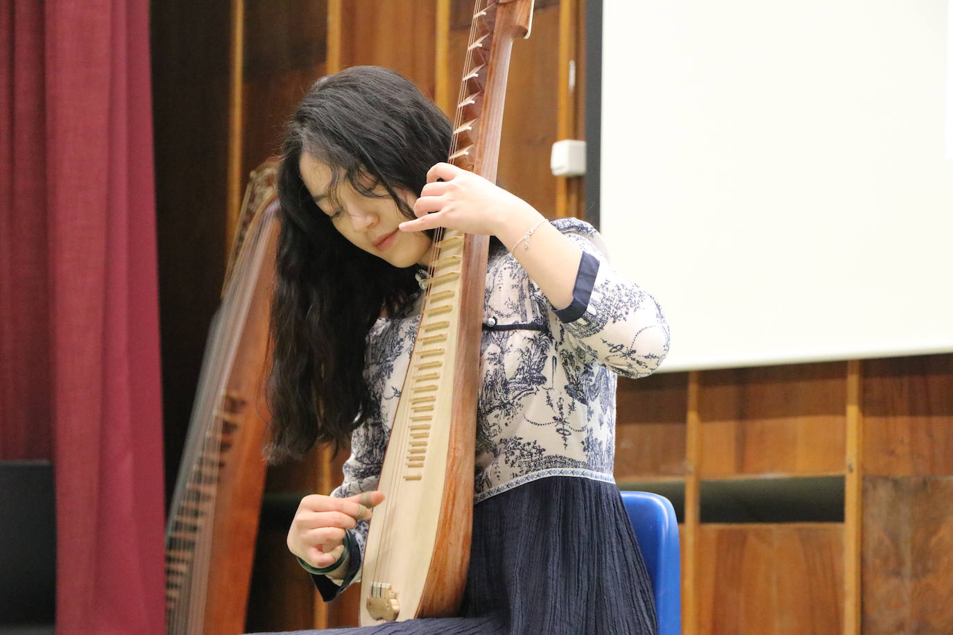 León celebra el Día Mundial de los Institutos Confucio con uan jornada de puertas abiertas en su centro | Los curiosos han podido acercarse a la cultura oriental con talleres de caligrafía, artes marciales o música y gastronomía tradicional. 