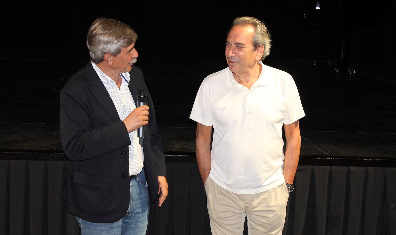 La entrega de la escultura 'Poema de sal. Memoria' y el homenaje a Pepe Tabernero. 