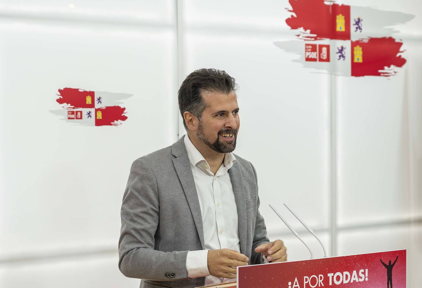 El secretario general del PSOE-CyL, Luis Tudanca, analiza asuntos de actualidad política.