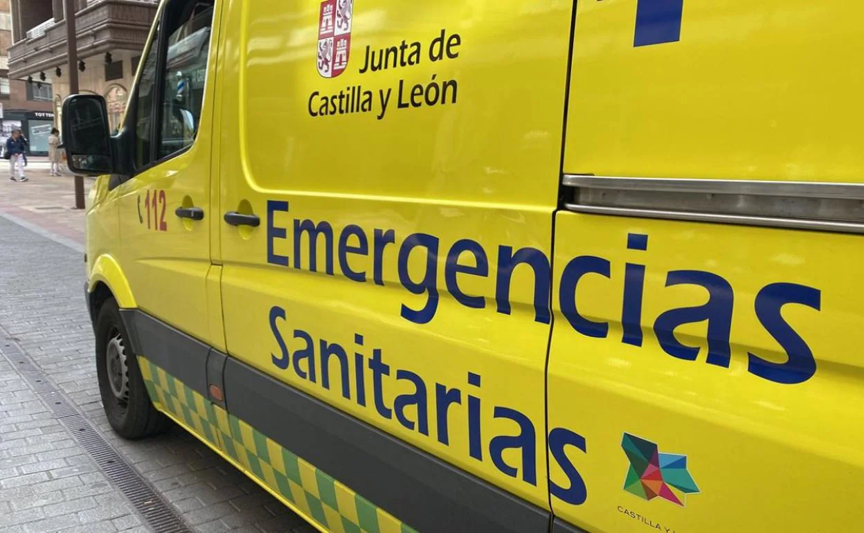 Imagen de archivo de una ambulancia de Sacyl. 
