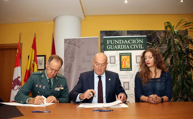 Firma del Convenio entre la Jutna y la Fundación Gaurdia Civil.