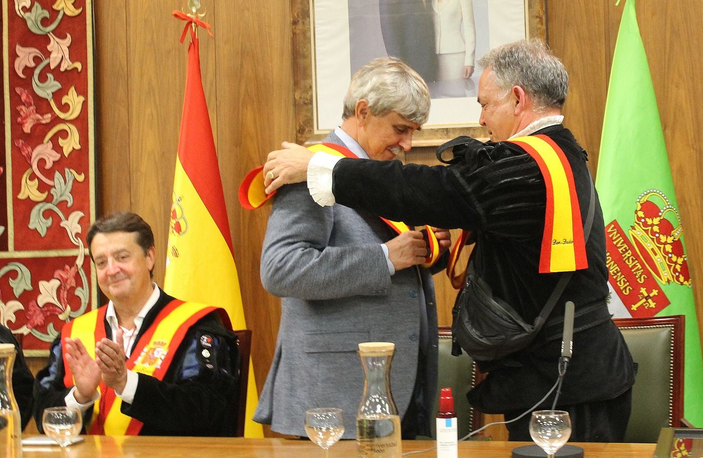 El Aula Magna de la Universidad de León (ULE) ha acogido esta tarde el acto de recepción y bienvenida que el rector Juan Francisco García Marín ha brindado a la asociación TunaEspaña, que celebra este fin de semana una de sus reuniones o 'juntamientos' en la ciudad de León.