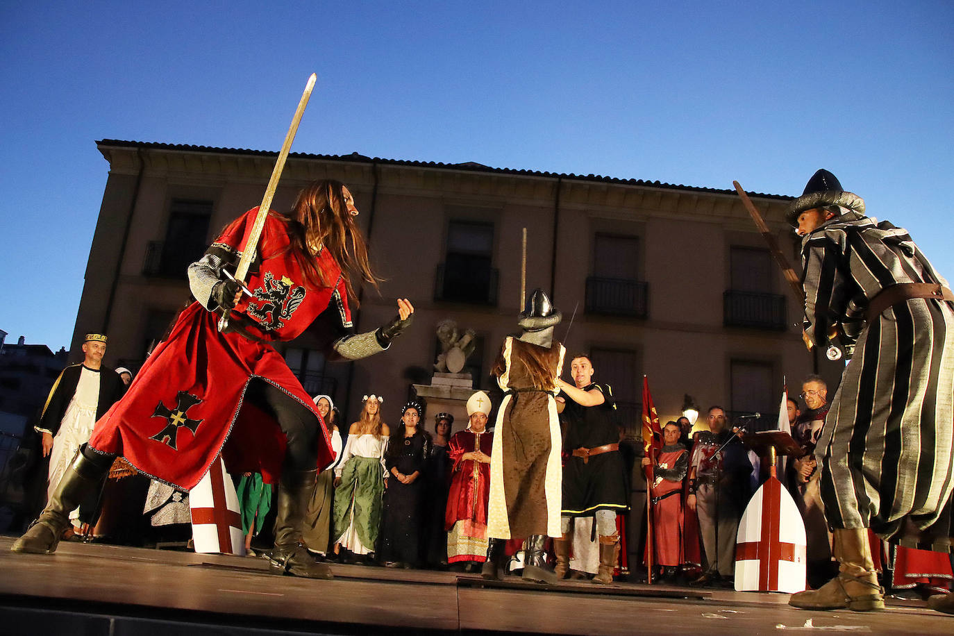 Las doncellas de León rugen ante el Emir