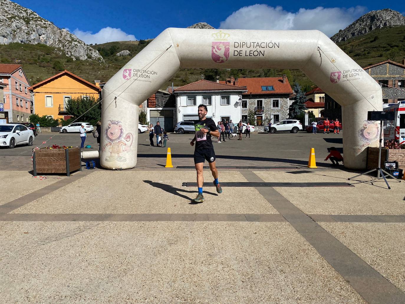 Alrededor de 200 corredores participan en el V Trail de Mampodre.