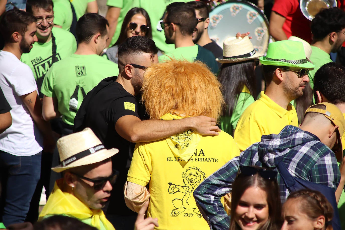 La Federación de Peñas Reino de León celebra una concentración seguida de un pasacalles por el casco antiguo de la ciudad.