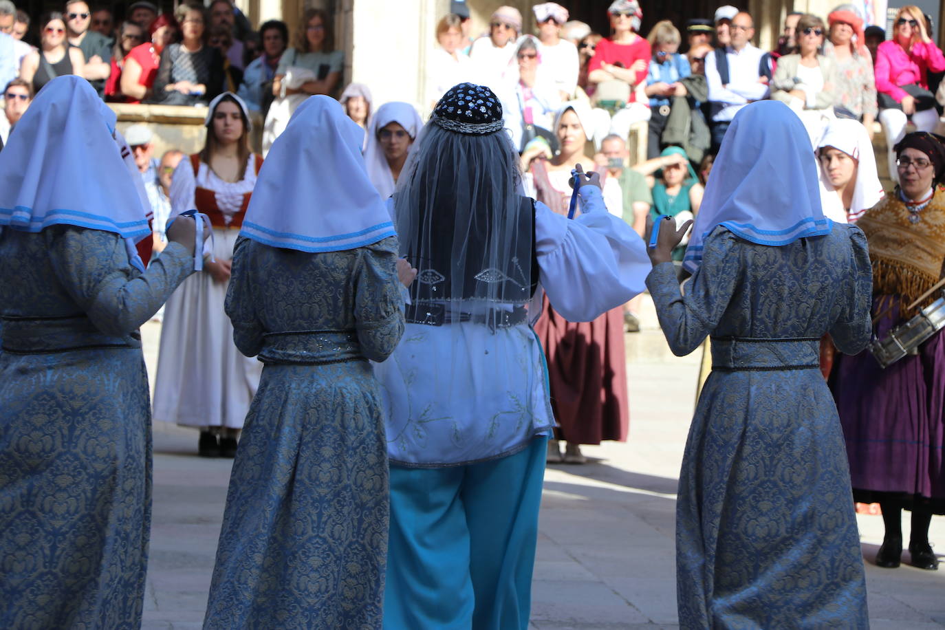 Acto de las Cantaderas durante las fiestas de San Froilán.