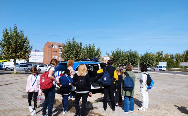 Los alumnos conocen más de cerca las funciones de la Policía Local.