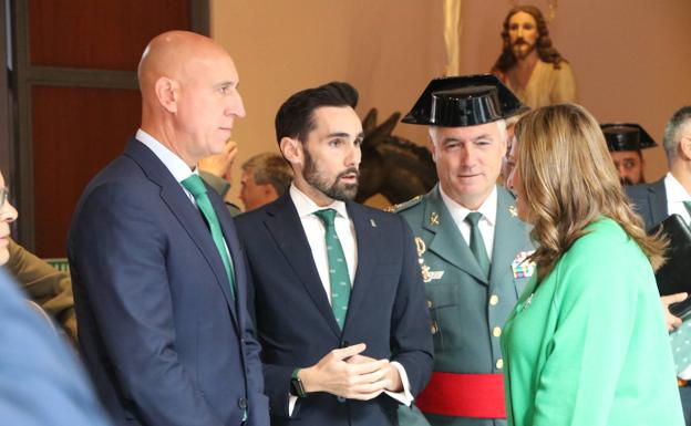 El secretario de Estado de Seguridad, Rafael Pérez, junto al alcalde de León, la delegada del Gobierno en Castilla y León y el jefe de la XII Zona de la Guardia Civil.