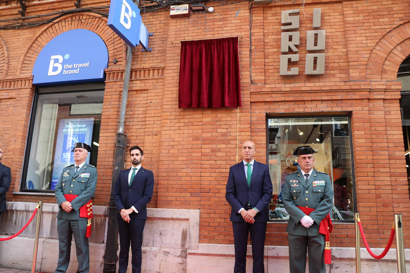 Fotos: Una placa para reconocer a la benemérita