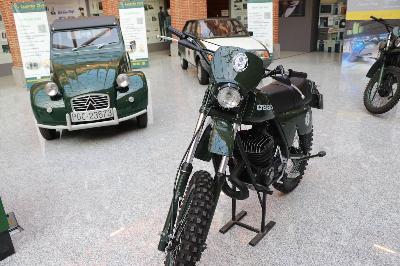 Fotos: Inauguración de la exposición de la Guardia Civil en León