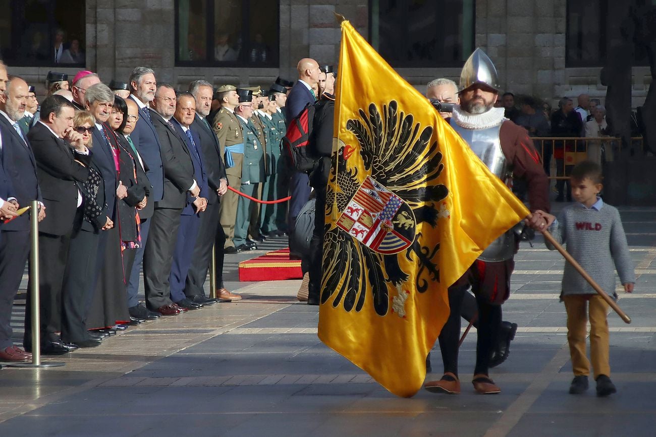 El solemne acto del izado de la bandera nacional en la plaza de Regla abre los actos conmemorativos de la patrona de la Guardia Civil, con León como foco central de los actos. Cientos de personas suman su presencia a la apertura de un intenso calendario de actividades. 