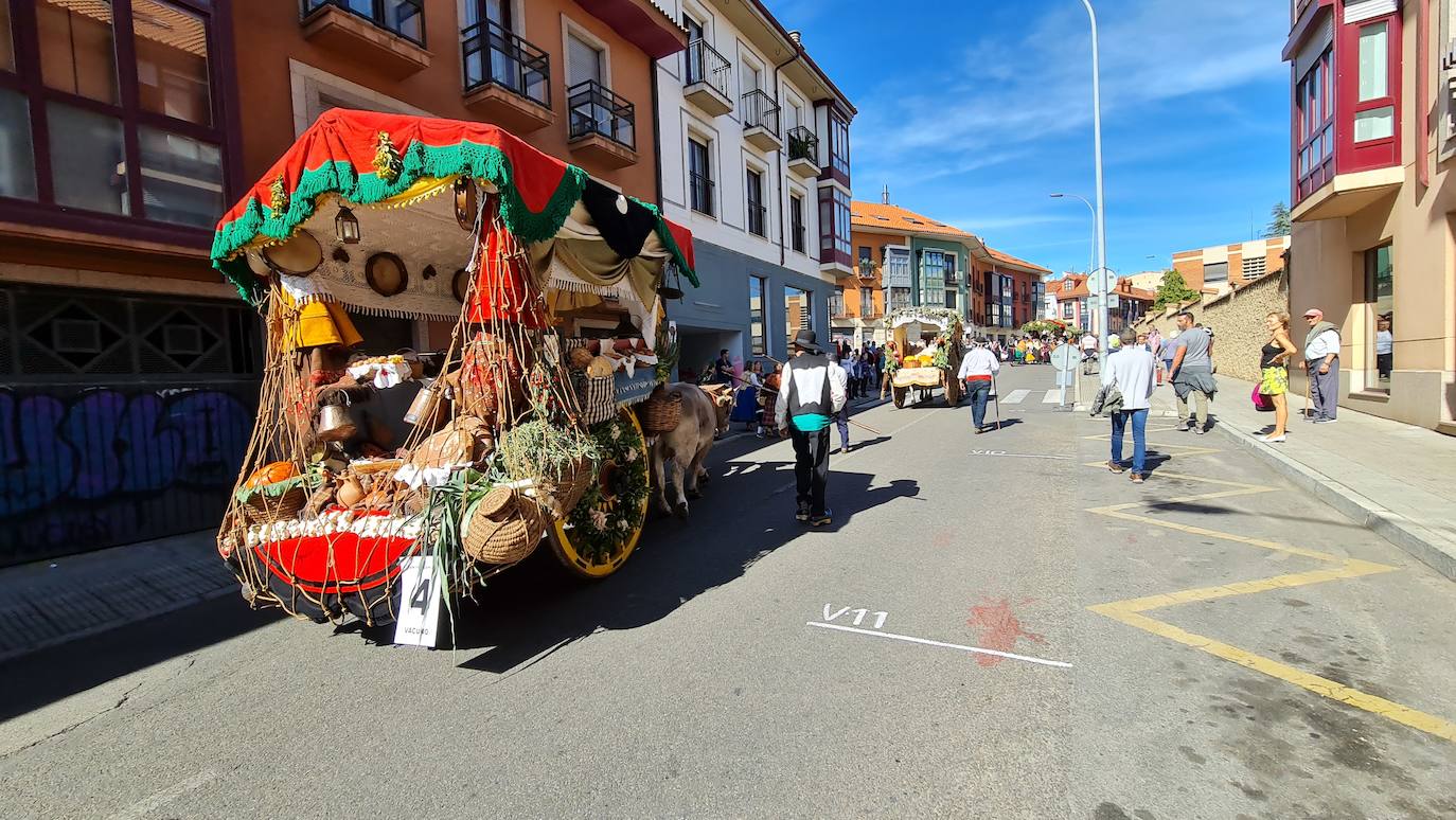 El resumen visual de la jornada de San Froilán en 60 imágenes a pide de calle. León se deja ver abarrotado en la antesala de una nueva cita tradicional, en esta ocasión en el alfoz de la capital. 