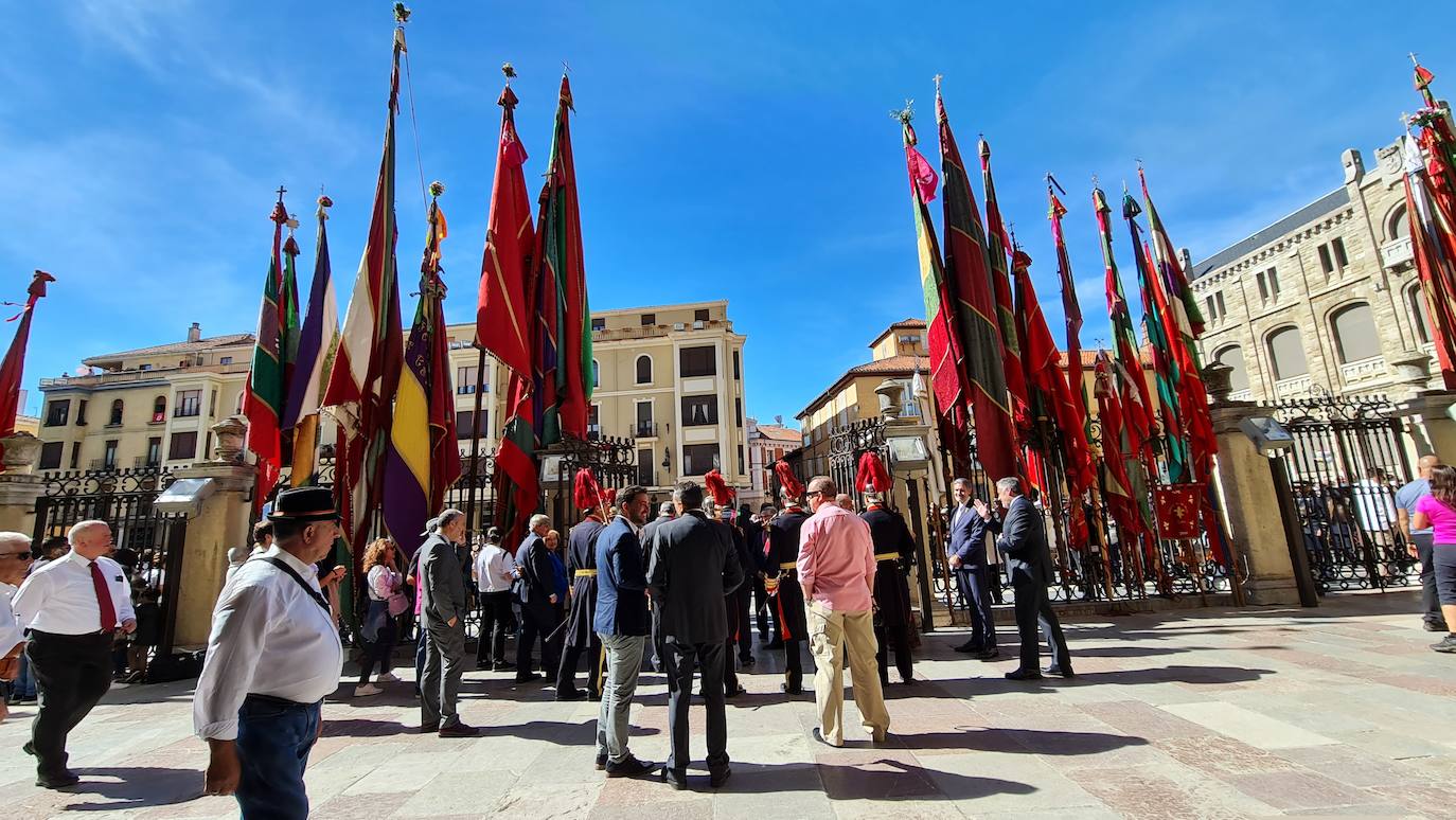 El resumen visual de la jornada de San Froilán en 60 imágenes a pide de calle. León se deja ver abarrotado en la antesala de una nueva cita tradicional, en esta ocasión en el alfoz de la capital. 