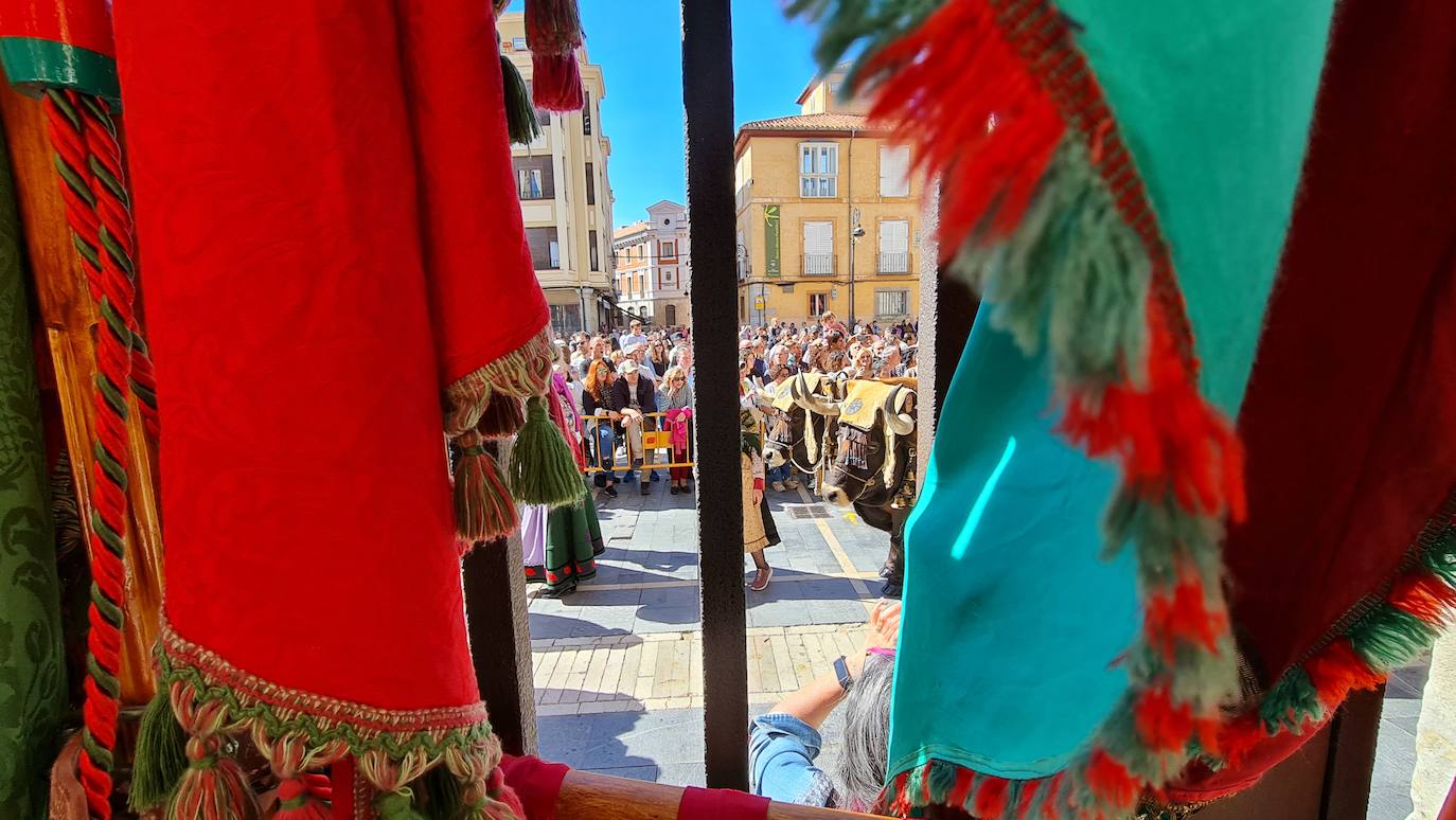 El resumen visual de la jornada de San Froilán en 60 imágenes a pide de calle. León se deja ver abarrotado en la antesala de una nueva cita tradicional, en esta ocasión en el alfoz de la capital. 