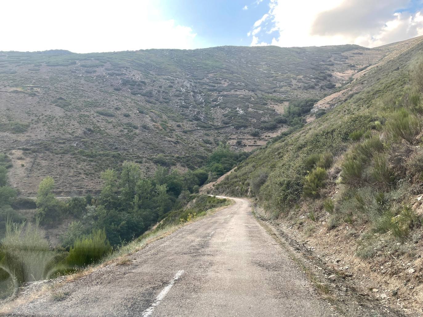 UPL demanda a la Junta el arreglo de la carretera LE-7311 en la comarca de La Cabrera.