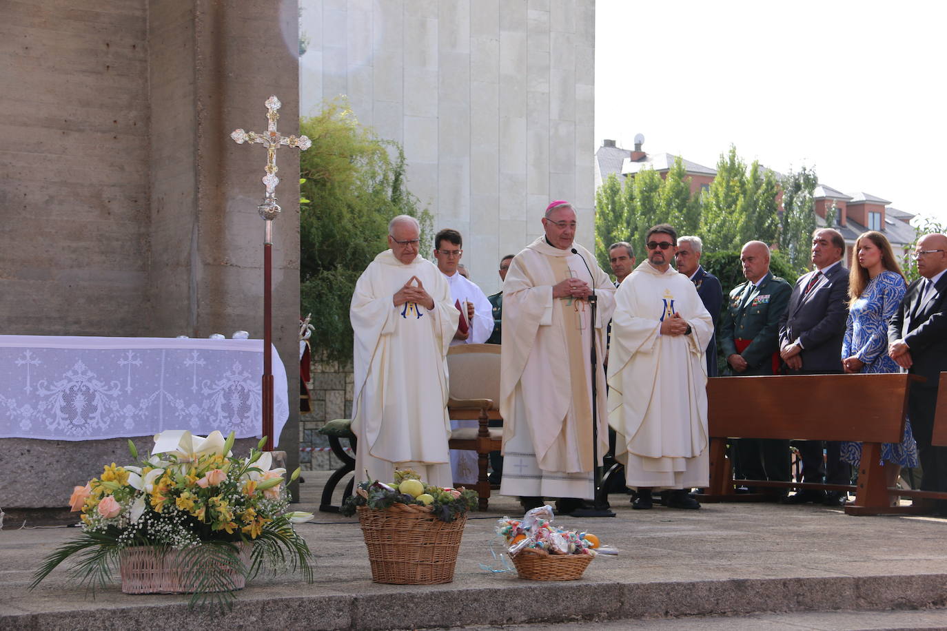 La celebración volvía a 'salir' al parque anexo a la Basílica, tras unos años donde las restricciones obligaron a llevarla a cabo en el interior del templo.