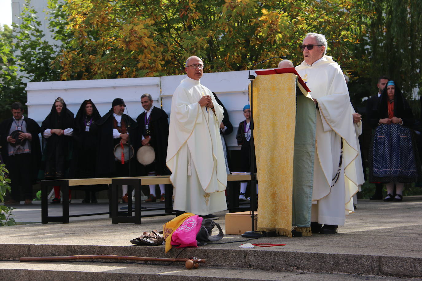 La celebración volvía a 'salir' al parque anexo a la Basílica, tras unos años donde las restricciones obligaron a llevarla a cabo en el interior del templo.