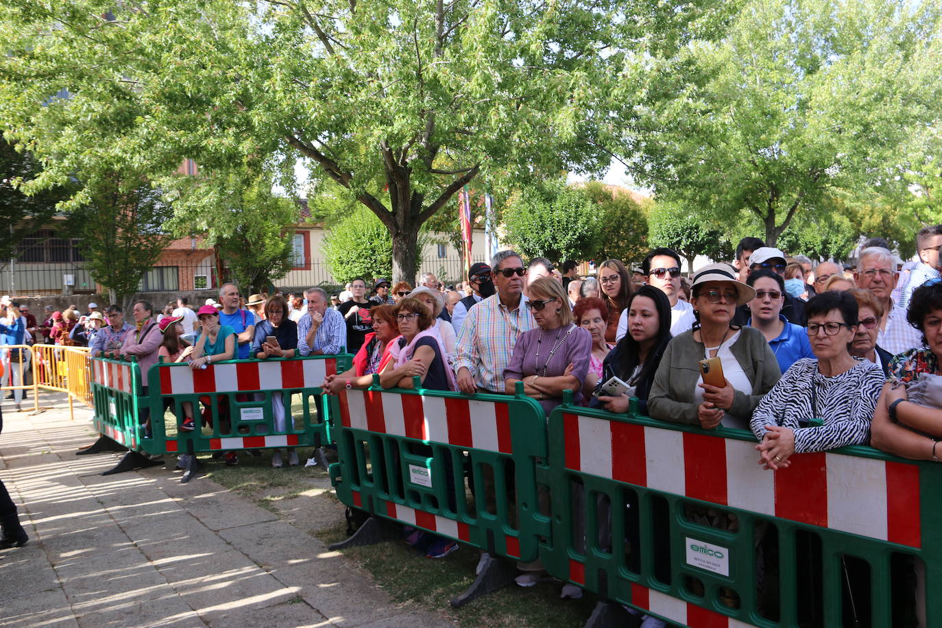 La celebración volvía a 'salir' al parque anexo a la Basílica, tras unos años donde las restricciones obligaron a llevarla a cabo en el interior del templo.