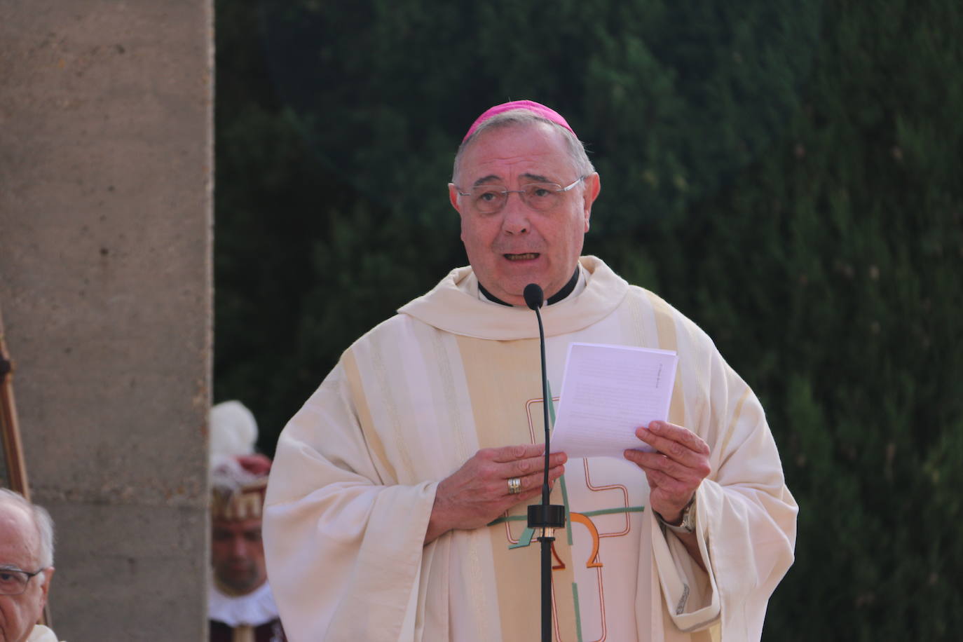 La celebración volvía a 'salir' al parque anexo a la Basílica, tras unos años donde las restricciones obligaron a llevarla a cabo en el interior del templo.