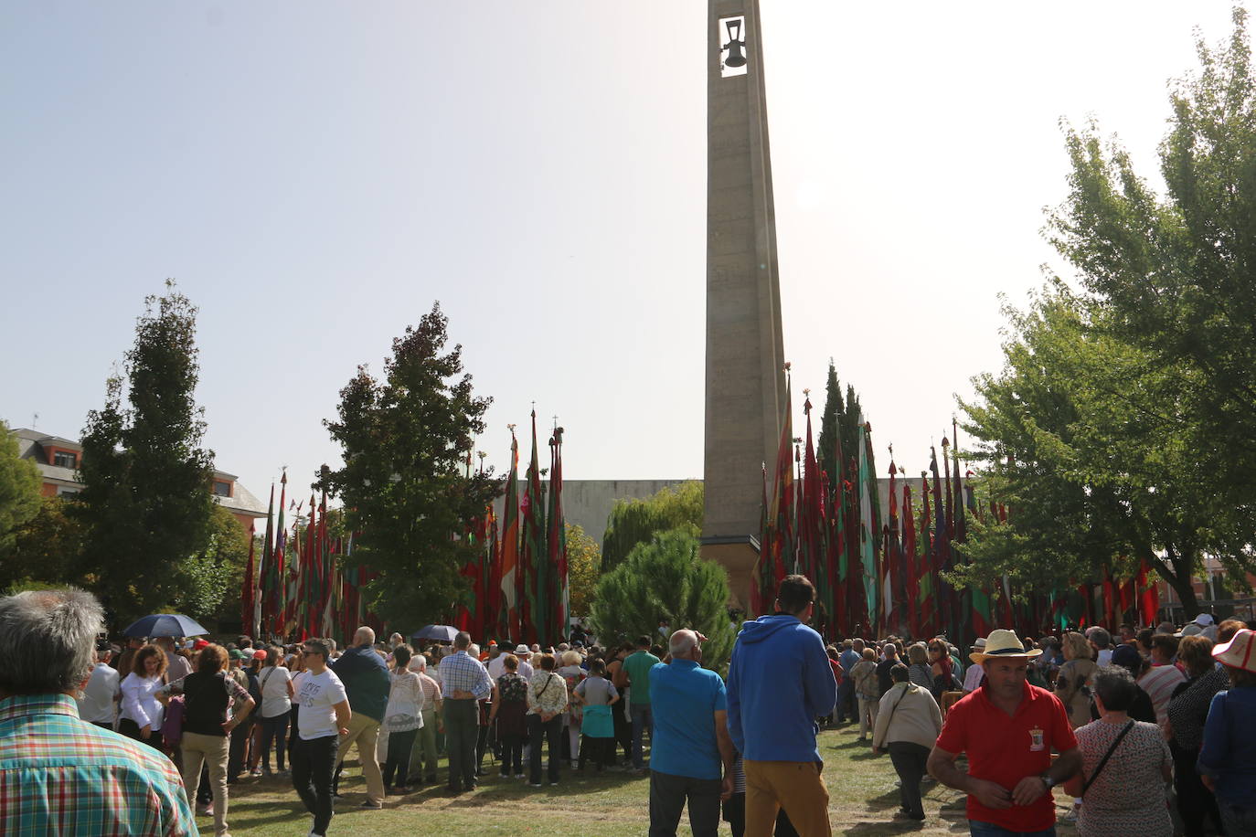 La celebración volvía a 'salir' al parque anexo a la Basílica, tras unos años donde las restricciones obligaron a llevarla a cabo en el interior del templo.