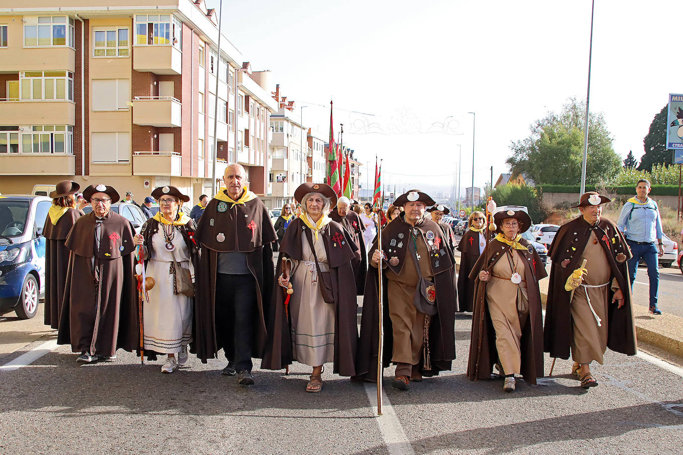 tradicional romería de pendones y carros engalanados de San Froilán y eucaristía presidida por el obispo Luis Ángel de las Heras