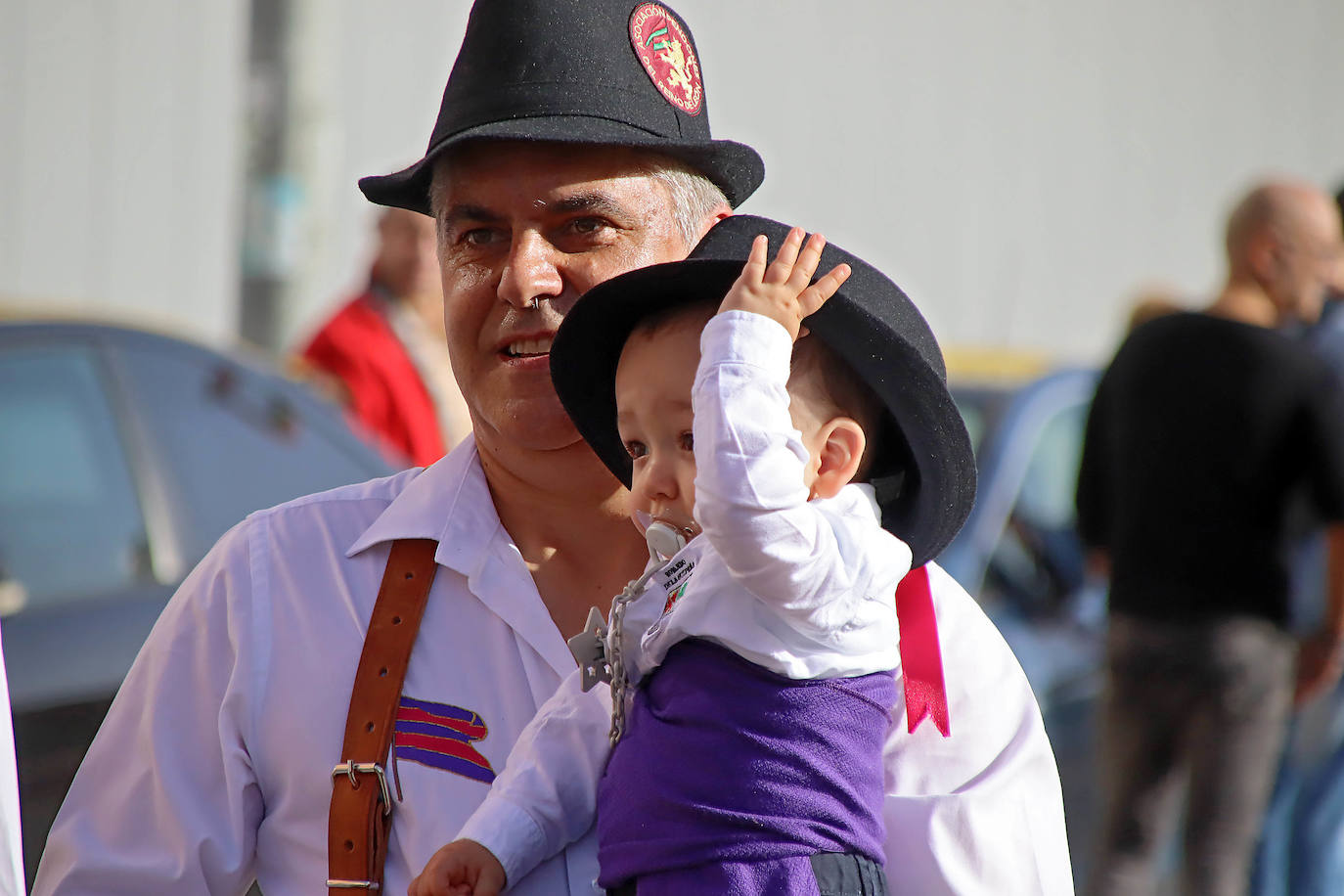 tradicional romería de pendones y carros engalanados de San Froilán y eucaristía presidida por el obispo Luis Ángel de las Heras