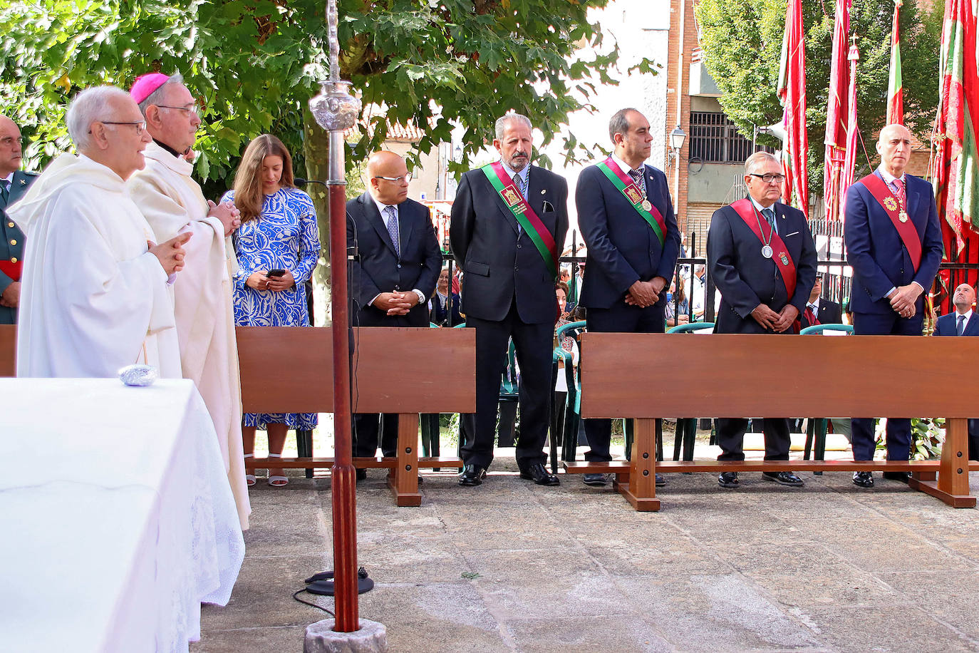 tradicional romería de pendones y carros engalanados de San Froilán y eucaristía presidida por el obispo Luis Ángel de las Heras