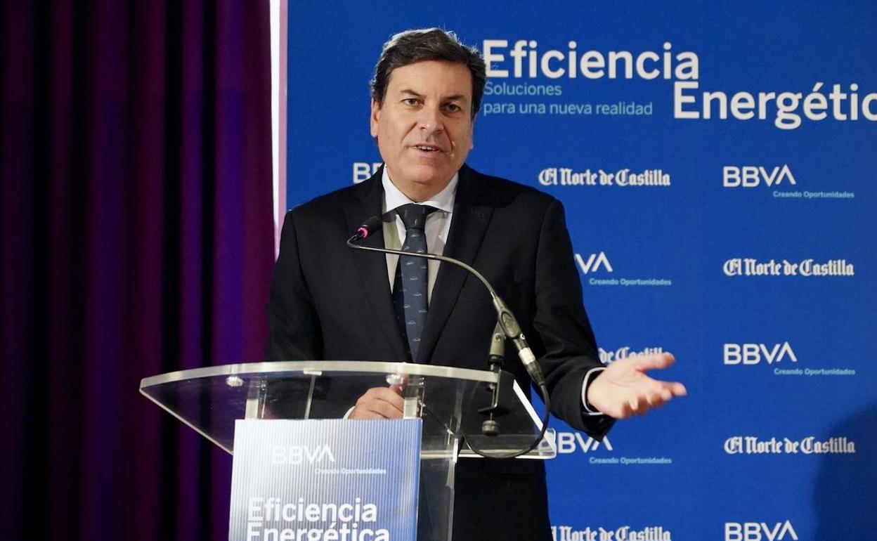 El consejero de Economía y Hacienda, Carlos Fernández Carriedo, inaugura la jornada, y el responsable de Análisis Económico de BBVA Research, Rafael Domenech, pronuncia la ponencia 'Crecimiento y sostenibilidad: del reto a la oportunidad''.