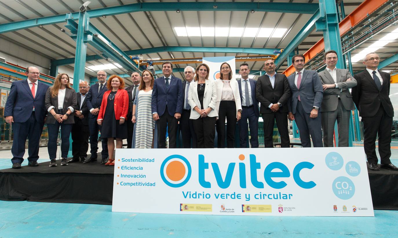 Firma del convenio entre la Junta y Tvitec para el desarrollo industrial de El Bierzo.