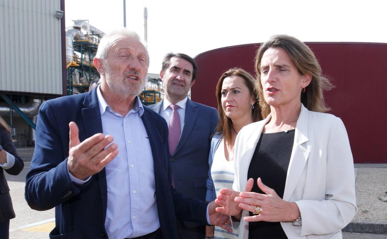 La vicepresidenta del Gobierno, Teresa Ribera, durante su visita a la Ciuden este jueves en Cubillos del Siil.