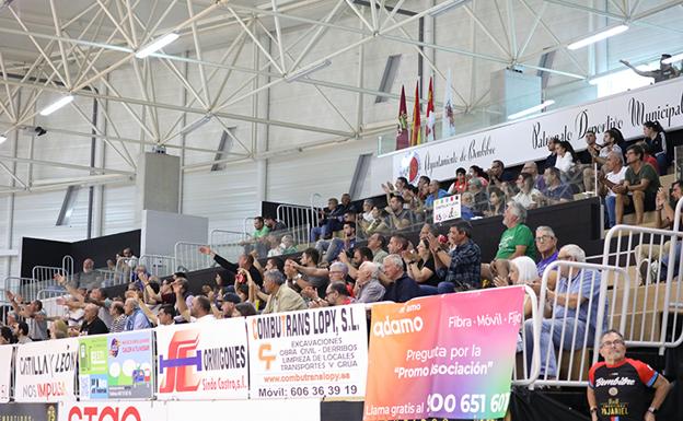 La afición de la capital del Bierzo Alto estuvo apoyando a su equipo.