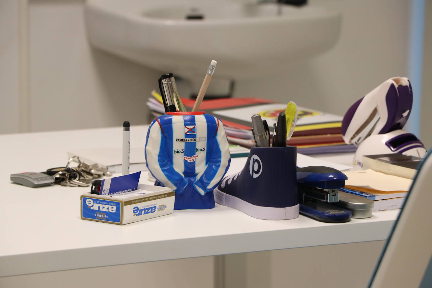 La entidad blanquiazul muestra las notables mejoras acometidas en El Toralín, que marcan el desarrollo futuro de su proyecto deportivo. La investión en los dos últimos años alcanza los cinco millones de euros. 