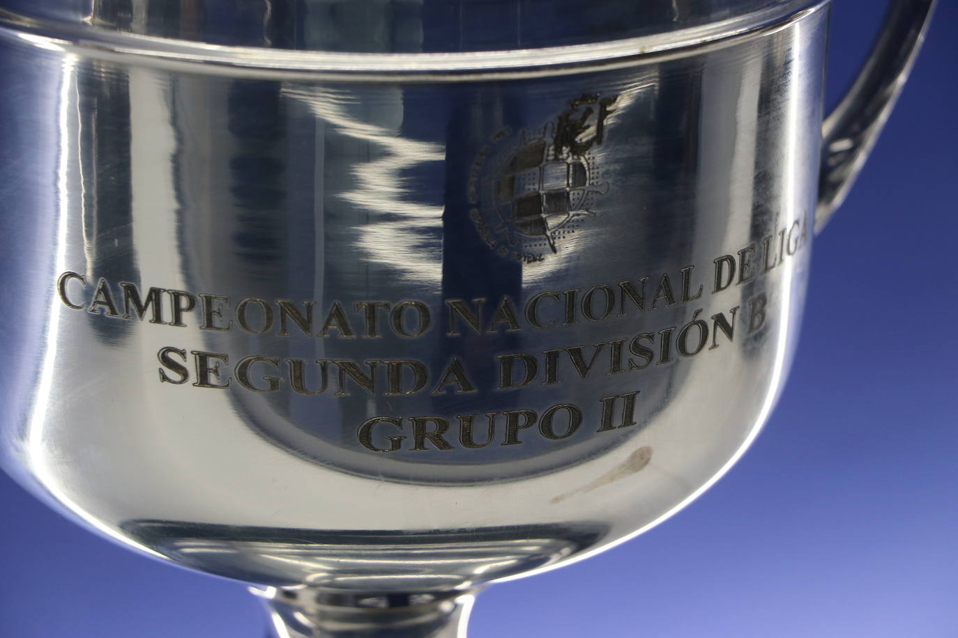 La entidad blanquiazul muestra las notables mejoras acometidas en El Toralín, que marcan el desarrollo futuro de su proyecto deportivo. La investión en los dos últimos años alcanza los cinco millones de euros. 