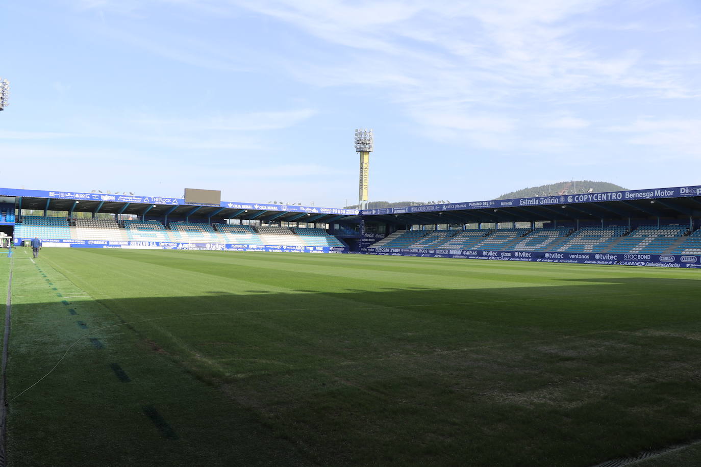 La entidad blanquiazul muestra las notables mejoras acometidas en El Toralín, que marcan el desarrollo futuro de su proyecto deportivo. La investión en los dos últimos años alcanza los cinco millones de euros. 