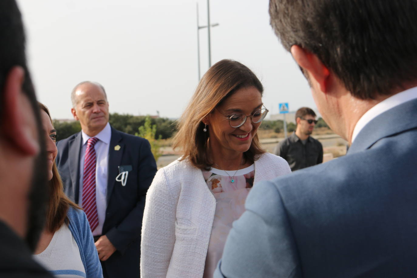 La ministra de Industria, Comercio y Turismo, Reyes Maroto, la delegada del Gobierno, Virginia Barcones, y el consejero de Medio Ambiente, Juan Carlos Suárez-Quiñones, visitan la planta siderúrgica del grupo NSR en la localidad leonesa de Villadangos del Páramo. Antes, la delegación visitará ha visitado los trabajos llevados a cabo para la nueva línea férrea que llegará a pie de fábrica hasta Villadangos. 