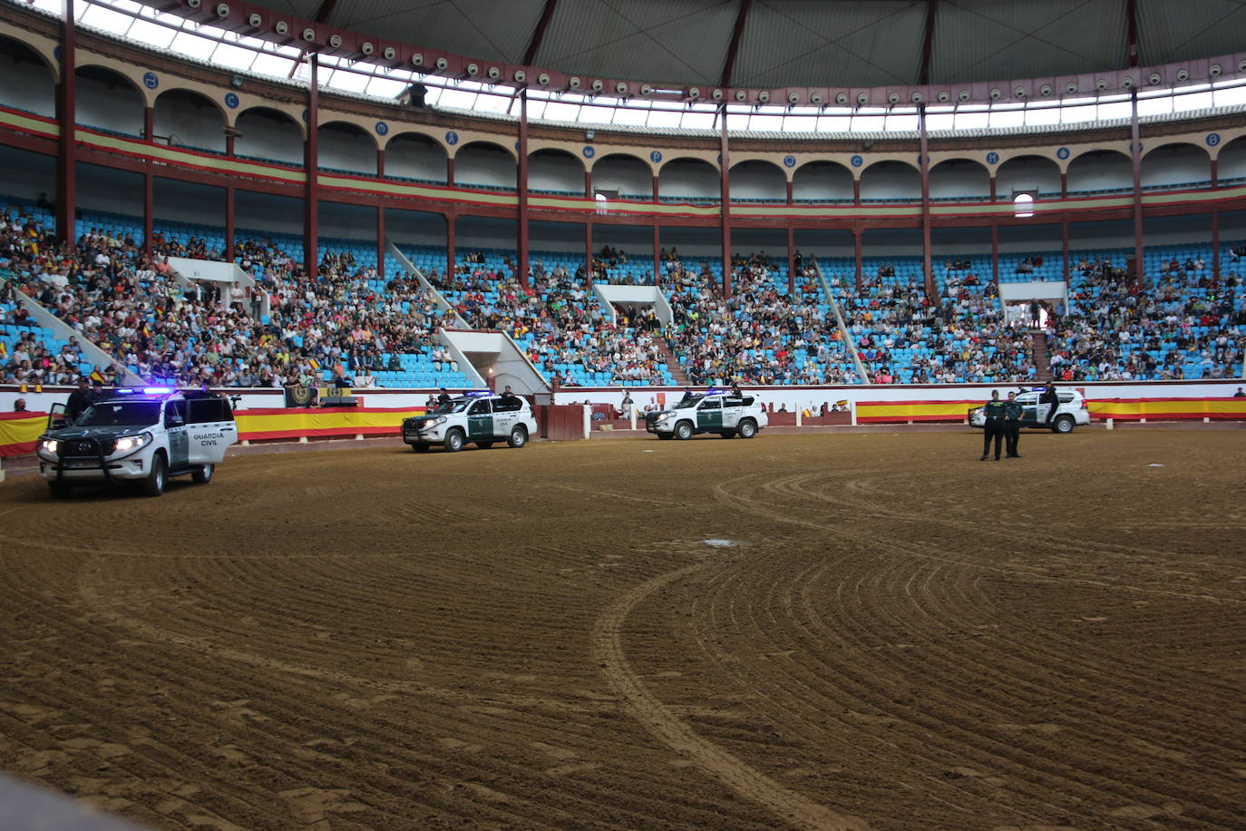 Demostración de procedimientos de actuación de la Guardia Civil en la Plaza de Toros de León